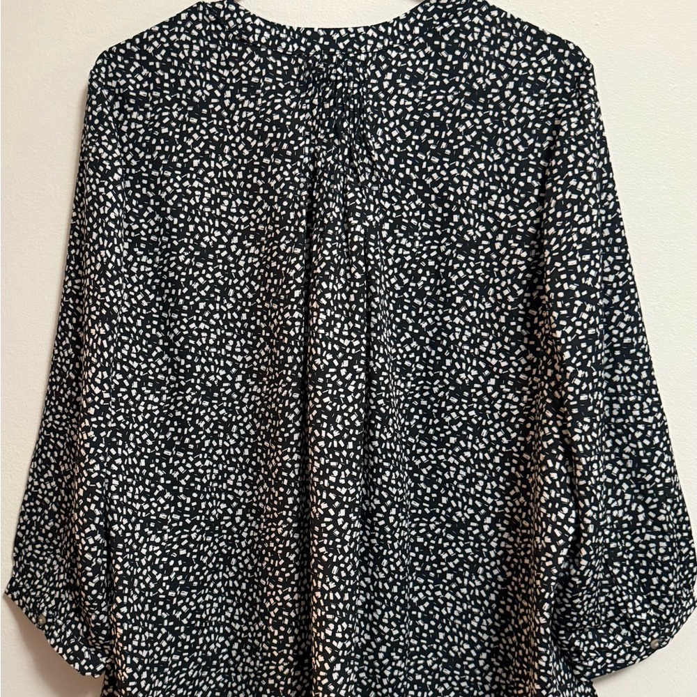 Chic Black and White Patterned‎ Blouse - Picture 7 of 7